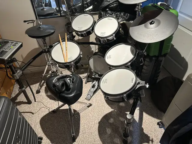 Roland V-drums with TD-20 module in Drums & Percussion in Oakville / Halton Region - Image 5