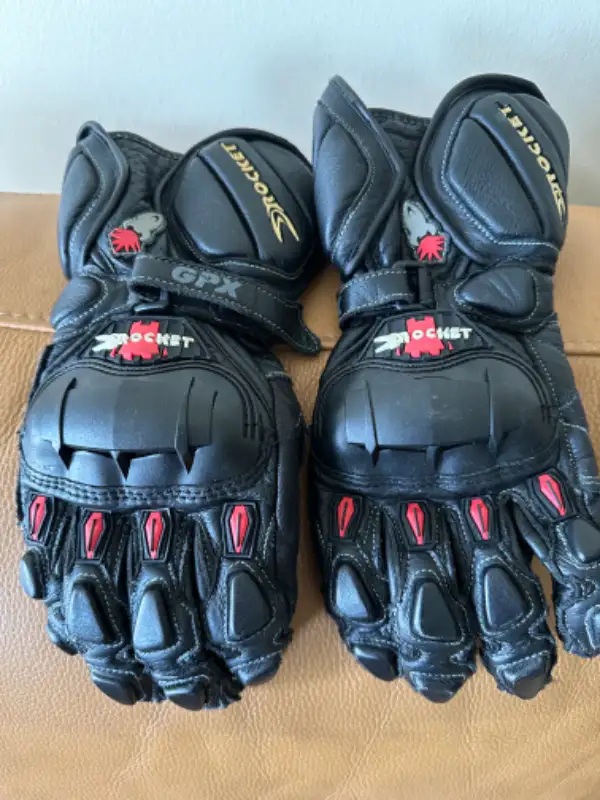 Full motorcycle gear set - women plus unisex Shoei RF1000 helmet in Other in Kawartha Lakes - Image 10