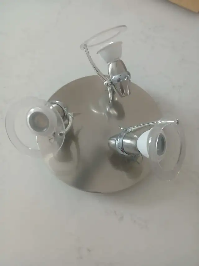 Luminaire pour petite pièce (70pi/cr) in Indoor Lighting & Fans in Longueuil / South Shore - Image 3