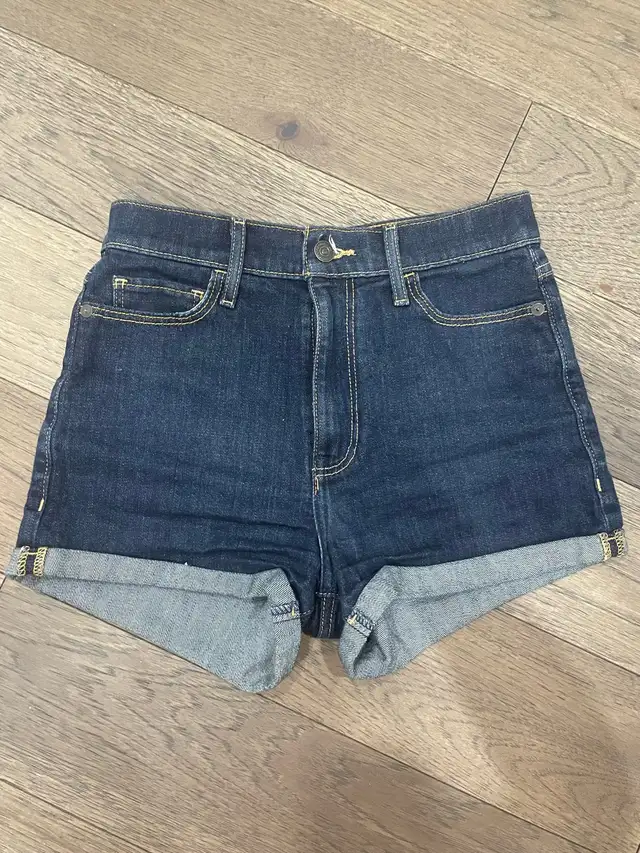 Women’s Abercrombie & Fitch Jean shorts in Women's - Bottoms in Mississauga / Peel Region - Image 3