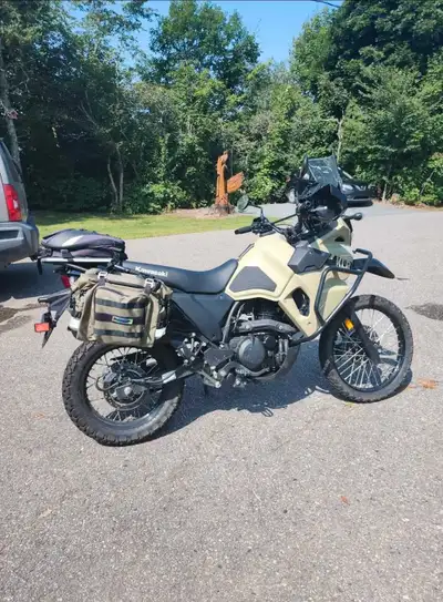 Bike is like bran new , lots of extras. Abs brakes.