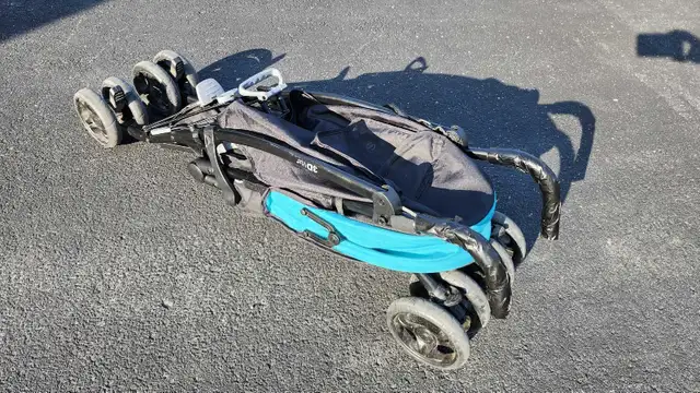 Stroller in Strollers, Carriers & Car Seats in Ottawa - Image 5