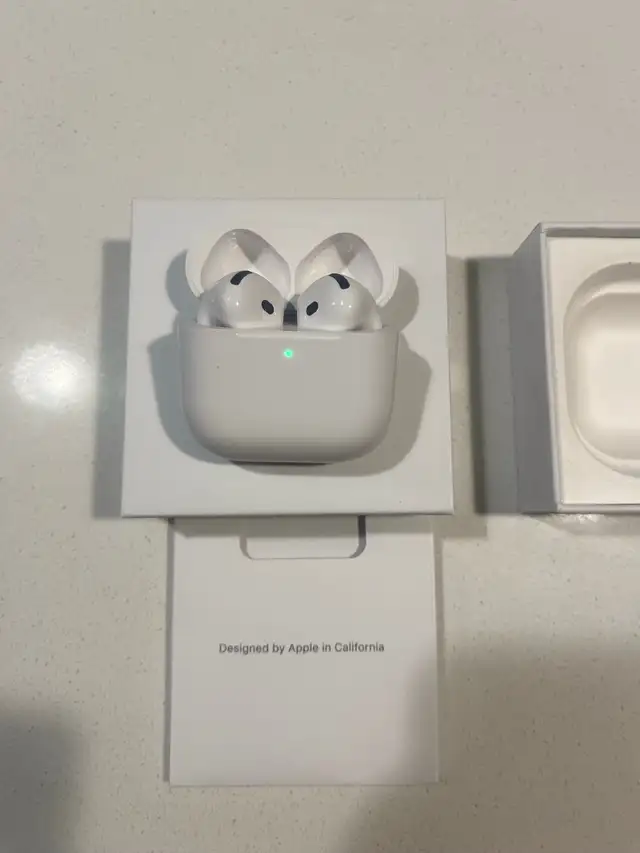 AirPods 4 with active noise cancellation 62854392613249121