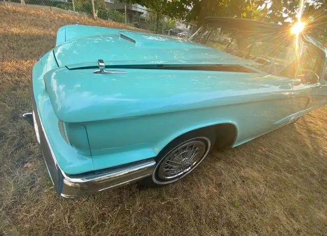 Baby blue 1960 ford thunderbird in Classic Cars in Vernon - Image 6