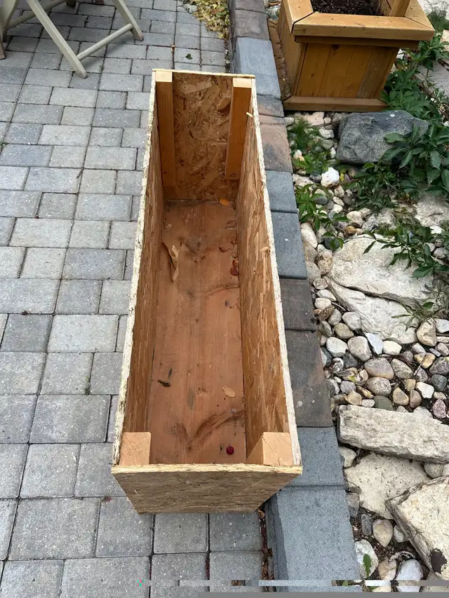 OSB PLANTER BOX/ TOOL BOX
36.5” x 10” with 18” hight in Patio & Garden Furniture in Regina - Image 4
