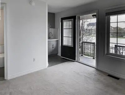 Main floor studio for rent-$1400-Heartlake Brampton