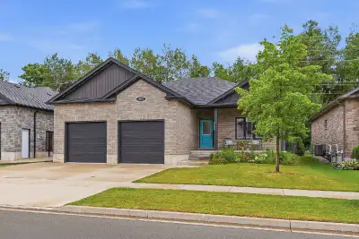 This stunning, modern detached house in Listowel features a beautiful open-concept layout with premi...