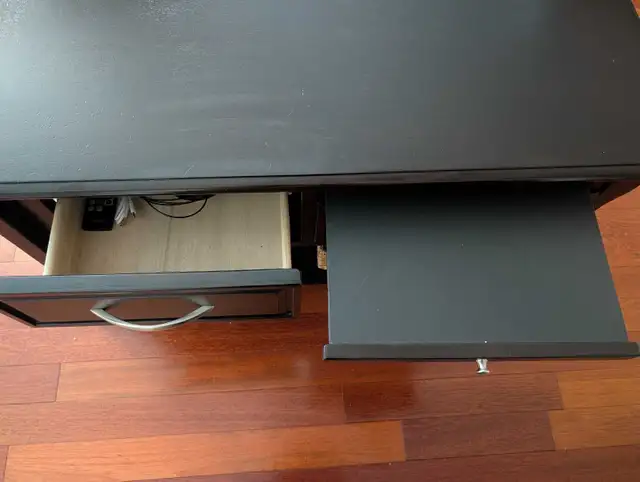 Wood coffee table in Coffee Tables in Ottawa - Image 3