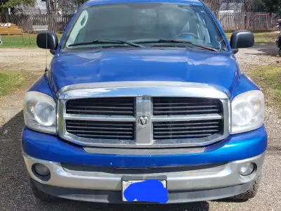 Dodge 1500 4x4 comes with 2 sets of tires on rims. Have vehicle report from Official vehicle.com ( I...