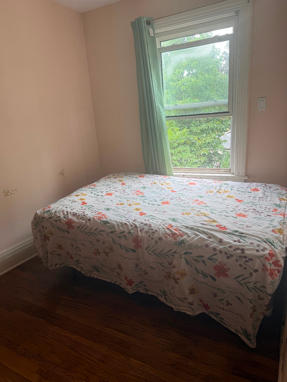 Second floor room for rent 2
