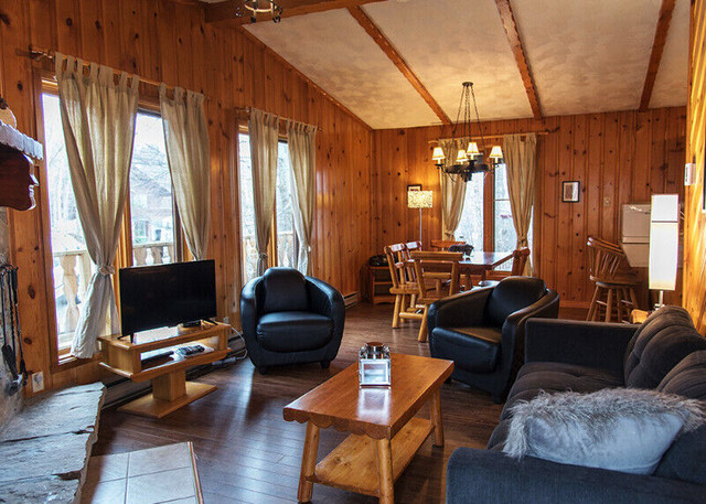Maison style Chalet Swiss/Laurentides/ sauna&bain tourbillon! dans Locations temporaires  à Laurentides