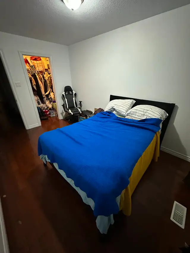 Bed Room Shared Bathroom62865716602881122