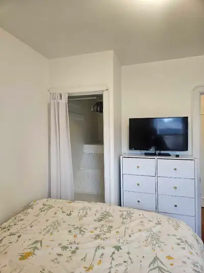 Furnished 2 Bedroom in Bayview & Moore – All Utilities Included Spacious upstairs 2 bedroom furnishe...