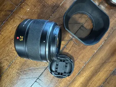 Panasonic Lumix HX025 Leica DG Summilux Lens, 25mm/F1.4 ASPH in good condition. comes with both caps...