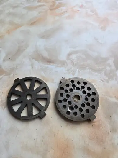 I have a Oster meat grinder all works in good condition asking 40.00