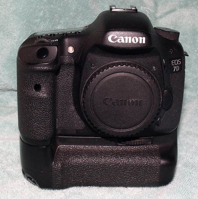 Canon 7D with Vertical Grip and Lens(es) in Cameras & Camcorders in City of Halifax