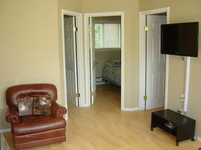 For Rent-   Cabin Rentals in Regina Beach, Sk in Saskatchewan in Canada - Image 3