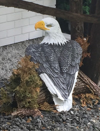  Bald eagle lawn ornament statue