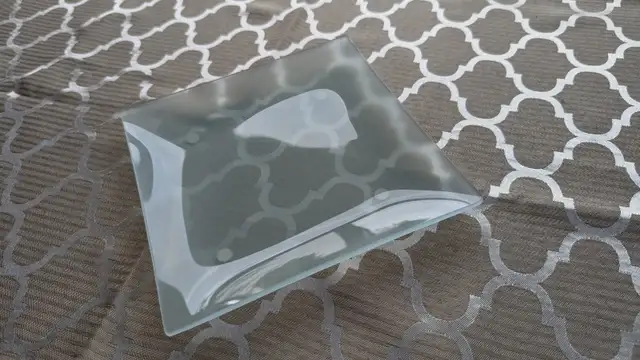 Square Frosted Glass Plate in Home Décor & Accents in Lethbridge - Image 4