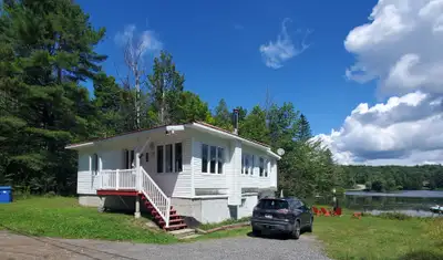 Jolie Maison a loué pour location long terme avec bail. Directement sur le bord du lac Pinet à St Ca...