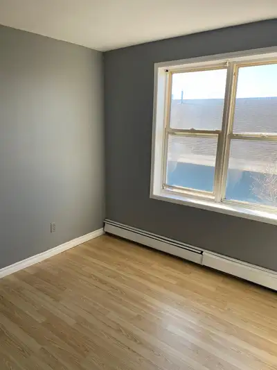 Large, bright 1 bedroom available now Main Street Alberton above commercial units. Great location, A...