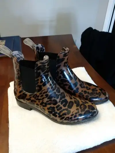 Woman's Rain or Garden Boots Rubber Booties Leopard Print New, never worn Naturalizer Brand Says siz...