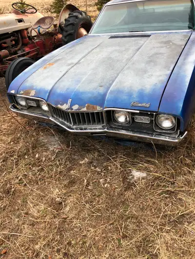 1969 cutlass coupe with about 114 000 km It has a 1968 front clip. 425 Rocket motor with an auto tra...