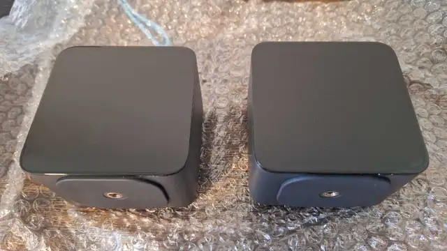 HTC Vive VR Headset, Base Stations, Controllers, Cables in Other in Markham / York Region - Image 7