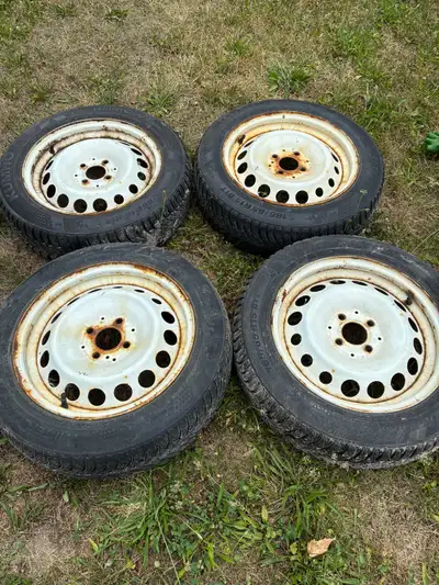 165 65R15 5k wear at the most. Lots of tread. Mounted on rims for smart 453 (4 bolt)