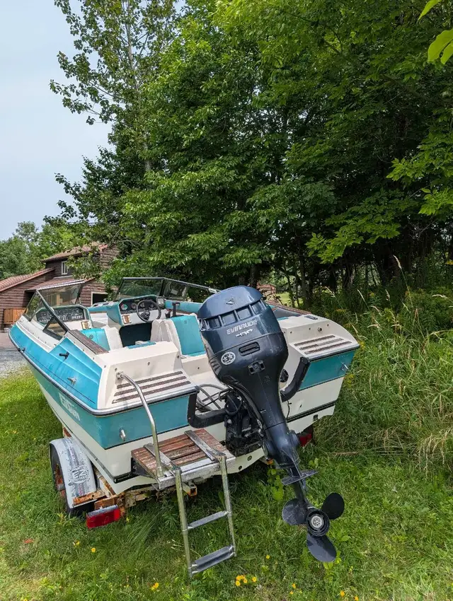 Edson Bowrider (18ft)  with Evinrude 100 BHP Outboard in Powerboats & Motorboats in Saint John - Image 4