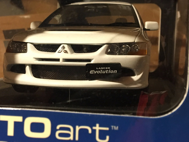 1:18 Autoart Mitsubishi Lancer Evolution VIII Evo 8 White NIB dans Art et objets de collection  à Ville de Montréal - Image 2