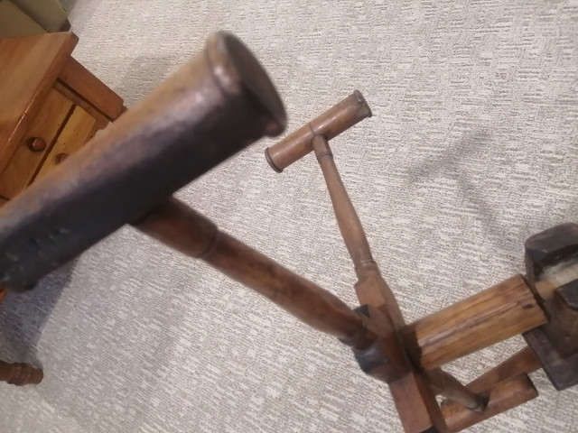Antique Wool Winder in Arts & Collectibles in Kawartha Lakes - Image 2