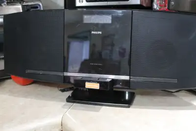 PHILIPS DCM292 FM STEREO RADIO CD PLAYER USB AUX IPOD IPHONE DOCK BOOMBOX..........WORKS GREAT!........