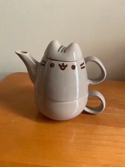 Pusheen Limited Edition TeaPot/TeaCup set