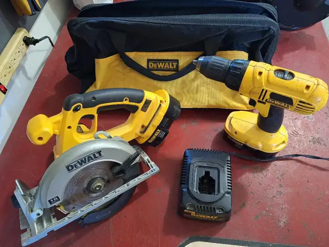 Dewalt 18v Cordless Skill Saw & Drill kit in Power Tools in Brantford - Image 2