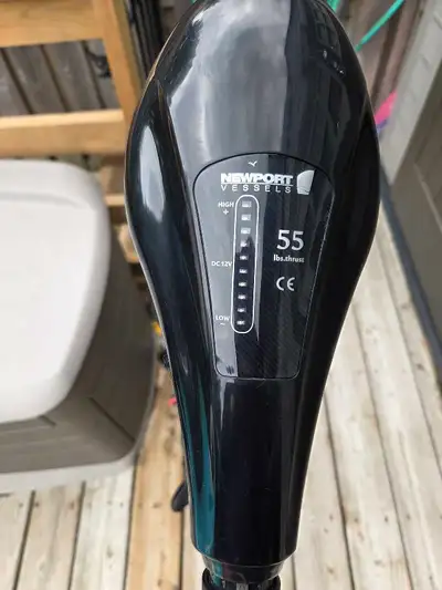 Newport 55lb thrust, 5 forward and 3 reverse speeds,excellent shape. Comes with battery