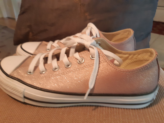 Pink Converse. Sizes 6 & 8 (women's) in Women's - Shoes in City of Toronto - Image 4