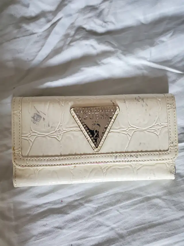 Wallet Guess in Women's - Bags & Wallets in London - Image 2