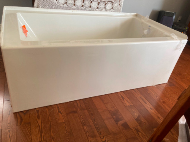 Tub, brand new in Plumbing, Sinks, Toilets & Showers in Barrie