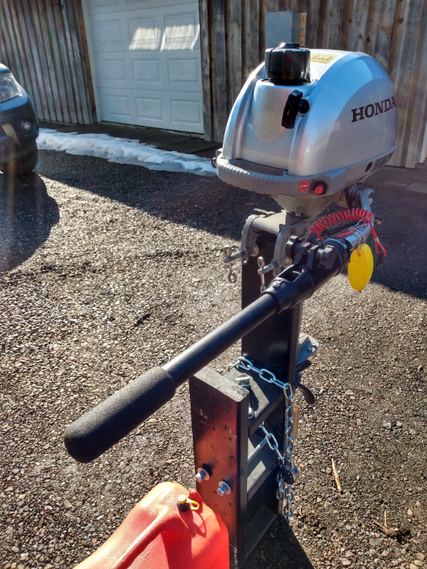Honda 2.3 HP outboard motor in Boat Parts, Trailers & Accessories in Thunder Bay