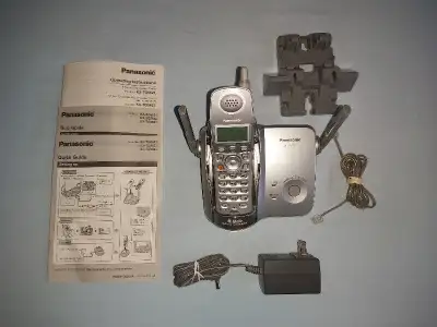 Panasonic KX-TG5621S 5.8 GHz FHSS GigaRange Digital Cordless Telephone In great shape, from a clean...