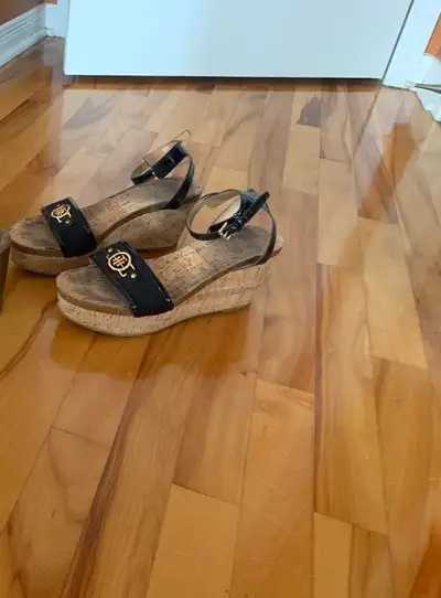 Sandales TOMMY HILFIGER taille 9 en très bon état – DISPO À LONG, View more
