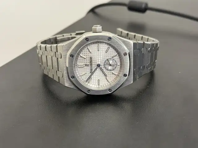 Audemars Piguet AP Royal Oak Watch Montre in Jewellery & Watches in City of Montréal - Image 3