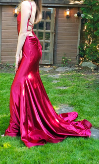 Stunning red prom dress by Alyce Paris, size 0