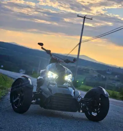 Ryker 2022 900 Sport style unique et fait tourner les têtes avec beaucoup extra. FINANCEMENT DISPONI...