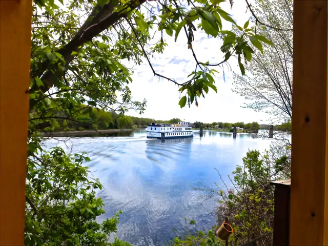WATERFRONT TRENT RIVER WEEKEND GETAWAY 2 PERSONS 2 NIGHTS $650 in Ontario in Canada - Image 8