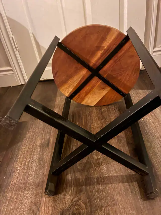 Pair of Round Wooden Side Tables in Coffee Tables in Hamilton - Image 6