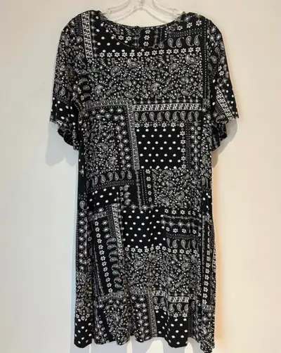 Comfy, black and white dress ladies size16 PJ, View more