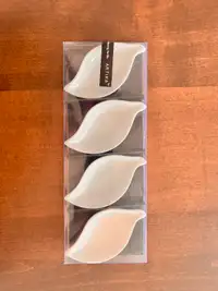 Set of 4 porcelain dishes