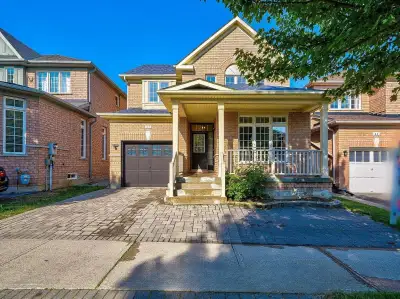 Greensborough: Bright & spacious 4-bedroom detached house located in the quiet and family-friendly n...